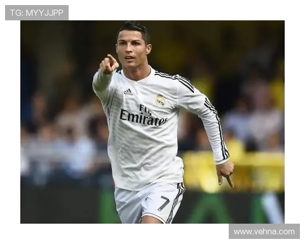 卡多索赛后与C罗互换球衣纪念 卡多索赛后与C罗互换球衣纪念